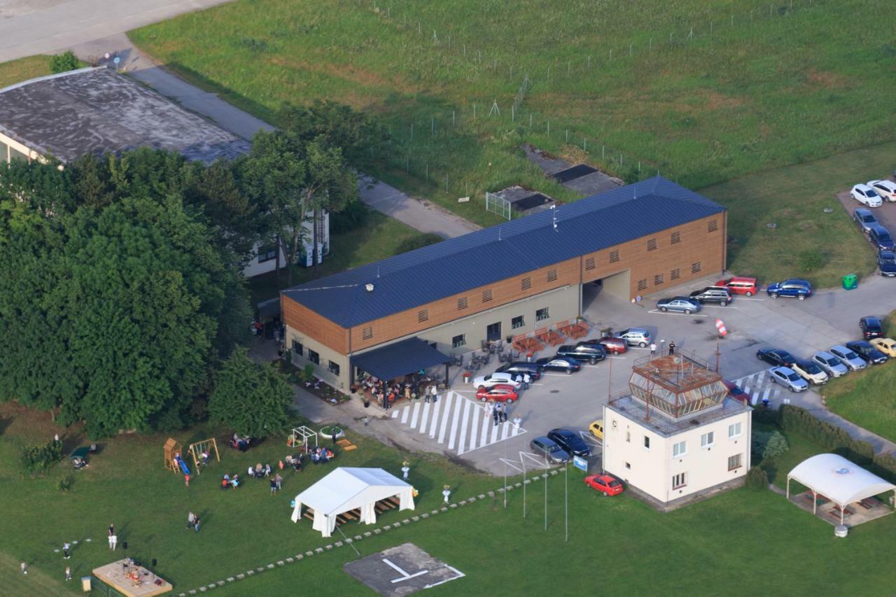 Penzion Na Letisku - Areal Sky Park Trencin Luaran gambar